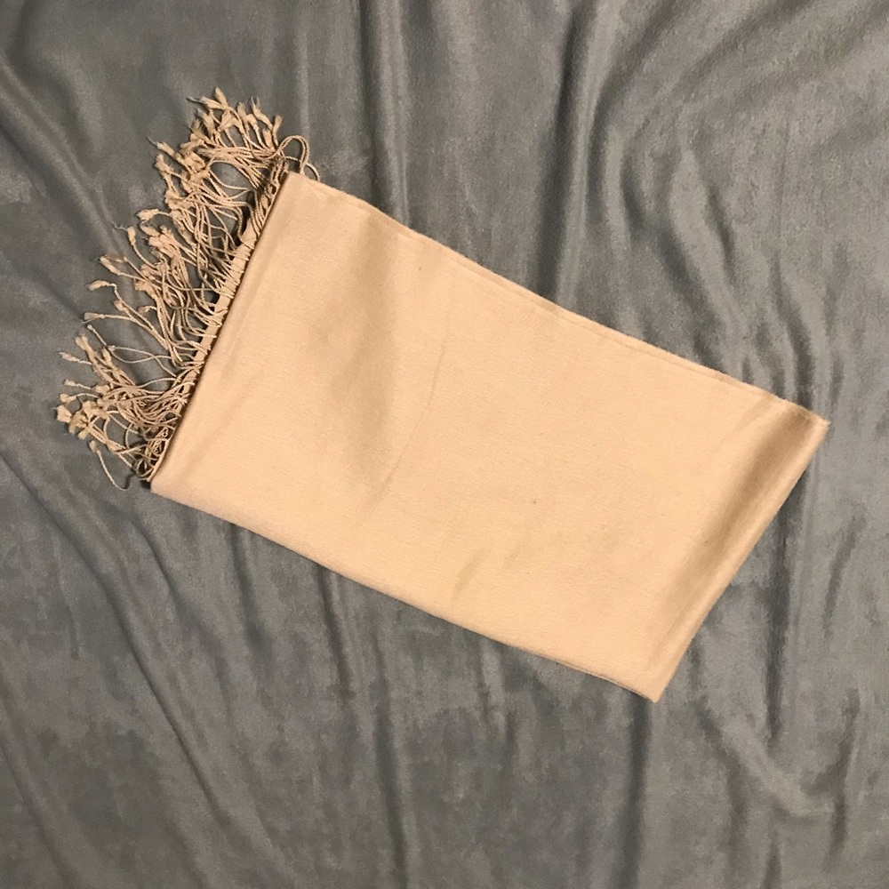 Cream scarf with fringe